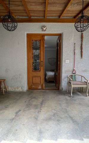 Casa à venda com 200m², 3 quartos e 3 vagas Casa à venda com 200m², 3 quartos e 3 vagasEntrada