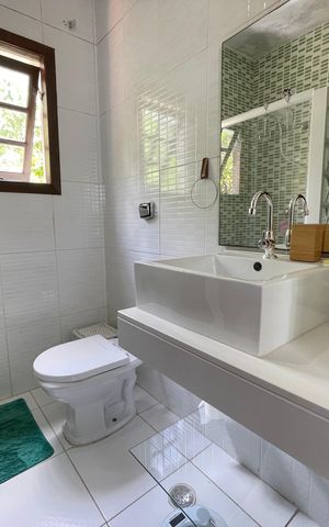 Casa à venda com 200m², 3 quartos e 3 vagas Casa à venda com 200m², 3 quartos e 3 vagasBanheiro Social