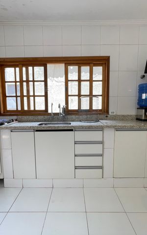 Casa à venda com 200m², 3 quartos e 3 vagas Casa à venda com 200m², 3 quartos e 3 vagasCozinha