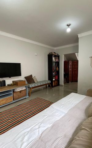 Casa à venda com 200m², 3 quartos e 3 vagas Casa à venda com 200m², 3 quartos e 3 vagasSala
