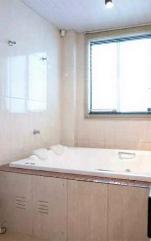 Casa à venda com 450m², 3 quartos e 2 vagas
