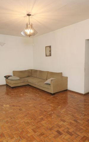 Casa à venda com 200m², 2 quartos e 3 vagasSala