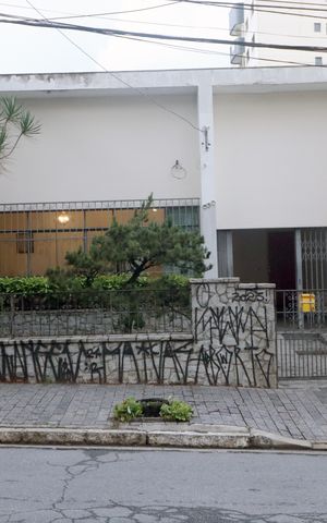 Casa à venda com 200m², 2 quartos e 3 vagasFachada
