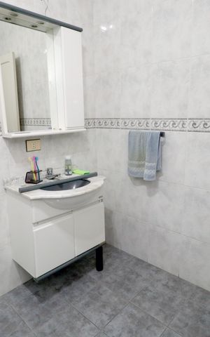 Casa à venda com 200m², 2 quartos e 3 vagasBanheiro