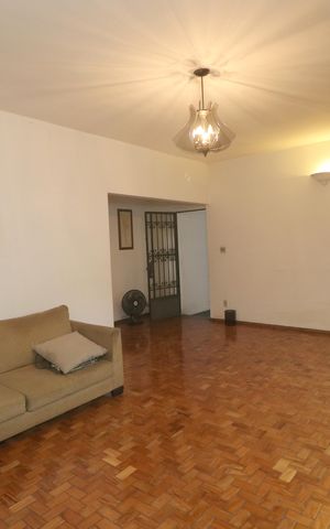 Casa à venda com 200m², 2 quartos e 3 vagasSala