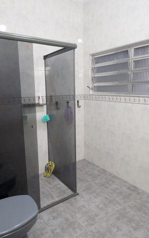Casa à venda com 200m², 2 quartos e 3 vagasBanheiro