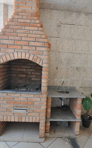 Casa à venda com 242m², 3 quartos e 2 vagasChurrasqueira