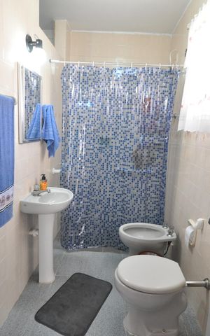 Casa à venda com 242m², 3 quartos e 2 vagasBanheiro de Serviço