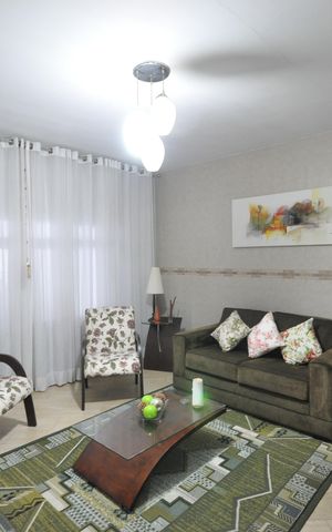 Casa à venda com 242m², 3 quartos e 2 vagasSala