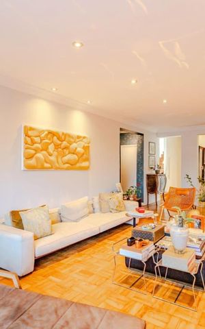 Casa para alugar com 384m², 4 quartos e 3 vagas Casa para alugar com 384m², 4 quartos e 3 vagasSala