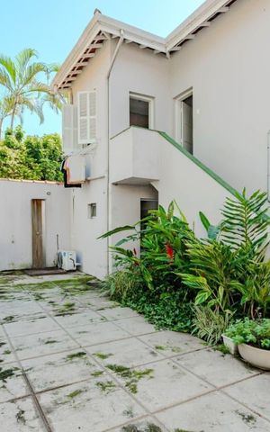Casa para alugar com 384m², 4 quartos e 3 vagas Casa para alugar com 384m², 4 quartos e 3 vagasÁrea externa