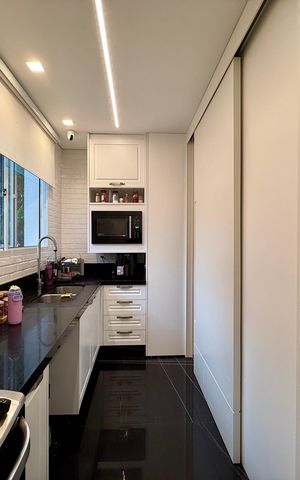 Casa de condomínio à venda com 350m², 4 quartos e 3 vagas Casa de condomínio à venda com 350m², 4 quartos e 3 vagasCozinha