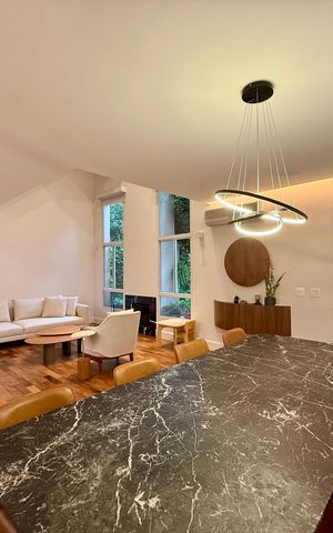 Casa de condomínio à venda com 350m², 4 quartos e 3 vagas Casa de condomínio à venda com 350m², 4 quartos e 3 vagasSala