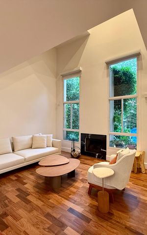 Casa de condomínio à venda com 350m², 4 quartos e 3 vagas Casa de condomínio à venda com 350m², 4 quartos e 3 vagasSala