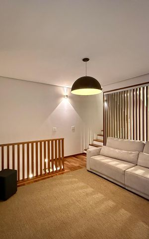 Casa de condomínio à venda com 350m², 4 quartos e 3 vagas Casa de condomínio à venda com 350m², 4 quartos e 3 vagasSala Íntima