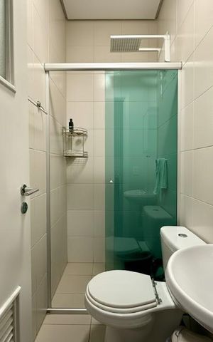 Casa de condomínio à venda com 350m², 4 quartos e 3 vagas Casa de condomínio à venda com 350m², 4 quartos e 3 vagasBanheiro de Serviço
