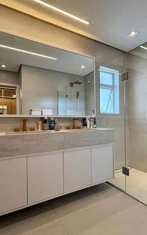Casa de condomínio à venda com 350m², 4 quartos e 3 vagas Casa de condomínio à venda com 350m², 4 quartos e 3 vagasBanheiro Suíte 1