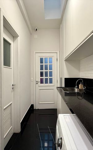 Casa de condomínio à venda com 350m², 4 quartos e 3 vagas Casa de condomínio à venda com 350m², 4 quartos e 3 vagasÁrea de Serviço