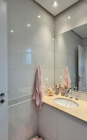 Casa de condomínio à venda com 350m², 4 quartos e 3 vagas Casa de condomínio à venda com 350m², 4 quartos e 3 vagasBanheiro Suíte 2