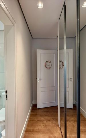 Casa de condomínio à venda com 350m², 4 quartos e 3 vagas Casa de condomínio à venda com 350m², 4 quartos e 3 vagasCloset Suíte 2