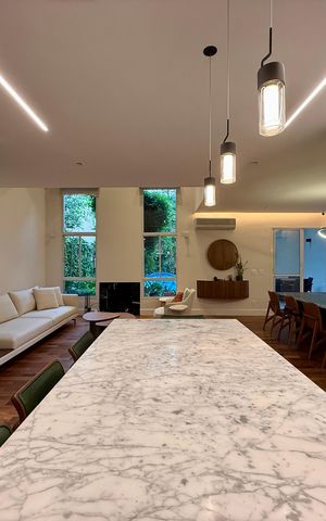 Casa de condomínio à venda com 350m², 4 quartos e 3 vagas Casa de condomínio à venda com 350m², 4 quartos e 3 vagasCozinha Integrada