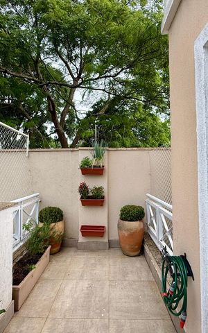 Casa de condomínio à venda com 350m², 4 quartos e 3 vagas Casa de condomínio à venda com 350m², 4 quartos e 3 vagasSacada Suíte 2