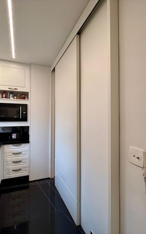 Casa de condomínio à venda com 350m², 4 quartos e 3 vagas Casa de condomínio à venda com 350m², 4 quartos e 3 vagasCozinha