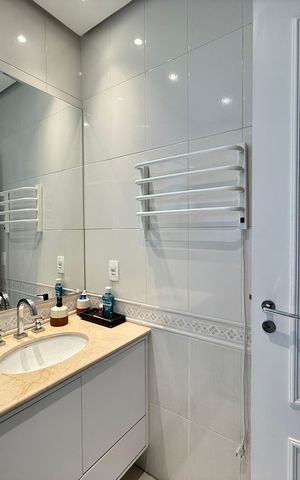 Casa de condomínio à venda com 350m², 4 quartos e 3 vagas Casa de condomínio à venda com 350m², 4 quartos e 3 vagasBanheiro Suíte 3