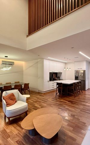 Casa de condomínio à venda com 350m², 4 quartos e 3 vagas Casa de condomínio à venda com 350m², 4 quartos e 3 vagasSala