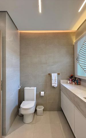 Casa de condomínio à venda com 350m², 4 quartos e 3 vagas Casa de condomínio à venda com 350m², 4 quartos e 3 vagasBanheiro Suíte 1