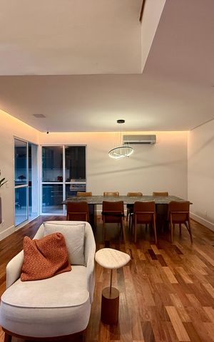 Casa de condomínio à venda com 350m², 4 quartos e 3 vagas Casa de condomínio à venda com 350m², 4 quartos e 3 vagasSala