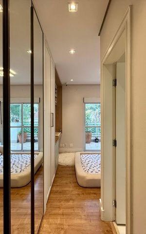 Casa de condomínio à venda com 350m², 4 quartos e 3 vagas Casa de condomínio à venda com 350m², 4 quartos e 3 vagasCloset Suíte 2