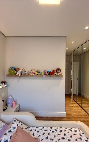 Casa de condomínio à venda com 350m², 4 quartos e 3 vagas Casa de condomínio à venda com 350m², 4 quartos e 3 vagasSuíte 2