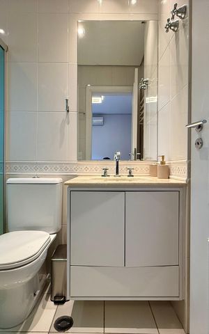 Casa de condomínio à venda com 350m², 4 quartos e 3 vagas Casa de condomínio à venda com 350m², 4 quartos e 3 vagasBanheiro Suíte 4