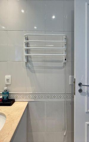 Casa de condomínio à venda com 350m², 4 quartos e 3 vagas Casa de condomínio à venda com 350m², 4 quartos e 3 vagasBanheiro Suíte 3