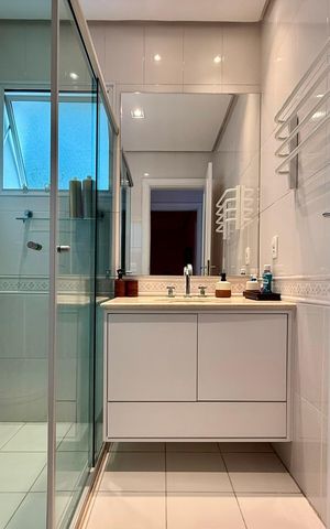 Casa de condomínio à venda com 350m², 4 quartos e 3 vagas Casa de condomínio à venda com 350m², 4 quartos e 3 vagasBanheiro Suíte 3