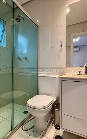 Casa de condomínio à venda com 350m², 4 quartos e 3 vagas Casa de condomínio à venda com 350m², 4 quartos e 3 vagasBanheiro Suíte 4