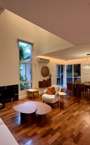 Casa de condomínio à venda com 350m², 4 quartos e 3 vagas Casa de condomínio à venda com 350m², 4 quartos e 3 vagasSala