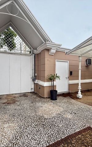 Casa de condomínio à venda com 350m², 4 quartos e 3 vagas Casa de condomínio à venda com 350m², 4 quartos e 3 vagasEntrada