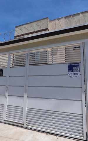Casa à venda com 77m², 2 quartos e 2 vagasFachada