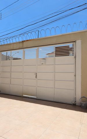 Casa à venda com 77m², 2 quartos e 2 vagasGaragem
