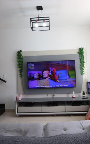 Casa à venda com 77m², 2 quartos e 2 vagasSala