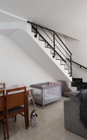 Casa à venda com 77m², 2 quartos e 2 vagasSala