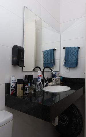 Casa à venda com 77m², 2 quartos e 2 vagasBanheiro da Suíte 2