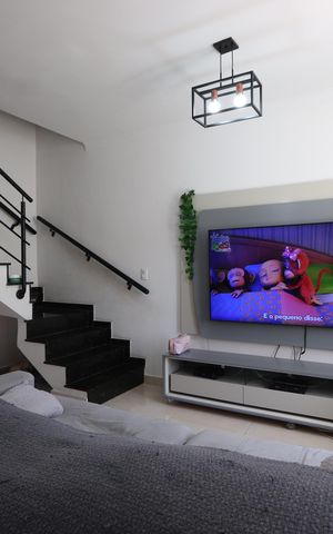 Casa à venda com 77m², 2 quartos e 2 vagasSala