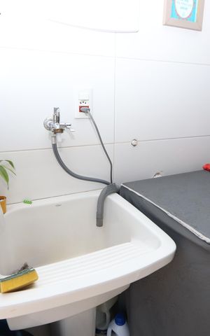 Casa à venda com 77m², 2 quartos e 2 vagasLavanderia