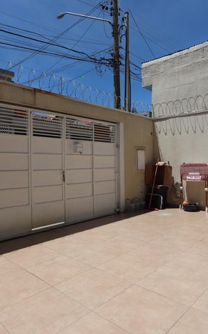 Casa à venda com 77m², 2 quartos e 2 vagasGaragem