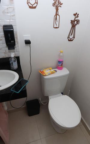 Casa à venda com 77m², 2 quartos e 2 vagasLavabo