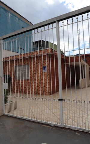 Casa para alugar com 230m², 3 quartos e 3 vagasFachada