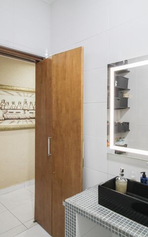 Apartamento à venda com 105m², 2 quartos e sem vaga Apartamento à venda com 105m², 2 quartos e sem vagaBanheiro